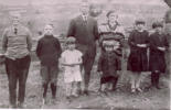 Ferdinand Couturier, Maurice, Madeleine, Pierre (Noël), Rachel, Pierre, Berthe et Marie-Rose Tremblay (1928)